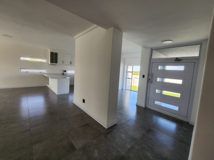 To Let 3 Bedroom Property for Rent in Aston Bay Eastern Cape